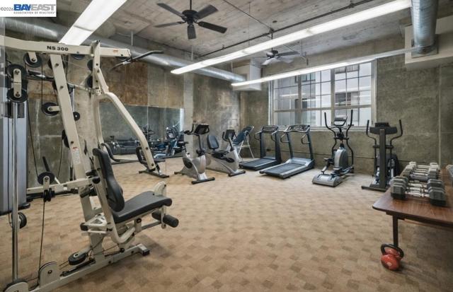 201 4Th St, Oakland CA: https://media.crmls.org/mediaz/02fed700-c1a0-4b79-b34d-e63f5d55a98d.jpg