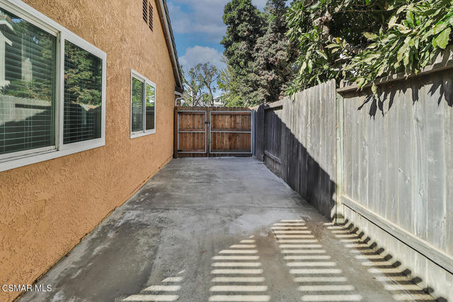 160 Cottage Grove Avenue, Camarillo CA: https://media.crmls.org/mediaz/02fed710-4b67-4b53-89a0-bd31896fab67.jpg