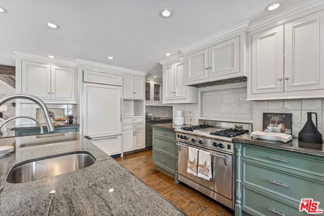 217 17th Street, Santa Monica CA: https://media.crmls.org/mediaz/03000484-a6d1-4f81-9e0e-45174ad97180.jpg