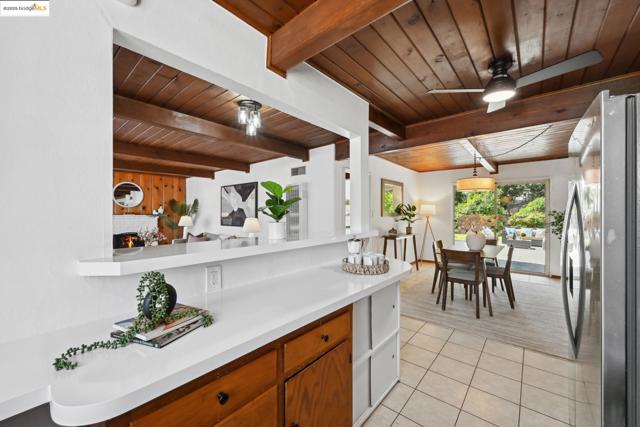 4125 Miflin Ave, El Sobrante CA: https://media.crmls.org/mediaz/03002d56-3ebd-4651-a1b5-5caa41ff82bc.jpg