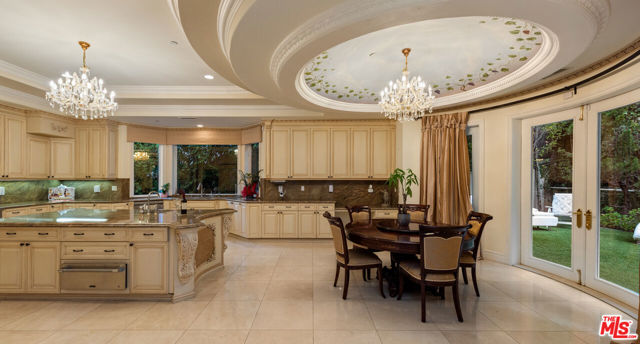 1455 Robmar Drive, Beverly Hills CA: https://media.crmls.org/mediaz/03003cc3-68c2-4584-b997-86683aa6a5be.jpg