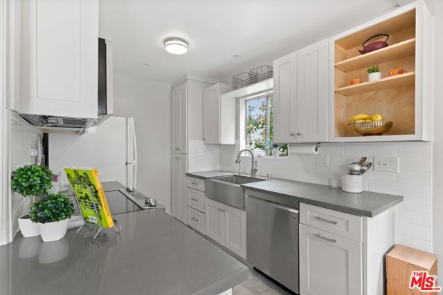 1831 Prosser Avenue, Los Angeles CA: https://media.crmls.org/mediaz/0300fd36-e2f0-4c54-ac63-9aef2da302be.jpg