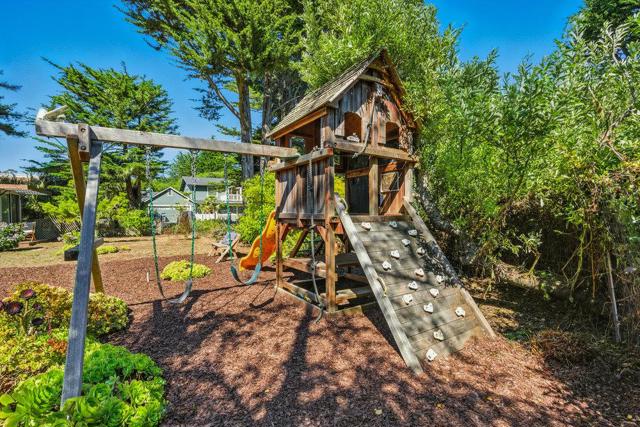 430 Marine Boulevard, Moss Beach CA: https://media.crmls.org/mediaz/0301097d-dc1f-4053-8523-b0badca5e8a5.jpg