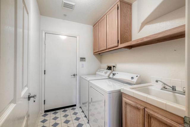 Detail Gallery Image 15 of 36 For 2183 Crest View Glen, Escondido,  CA 92026 - 3 Beds | 2/1 Baths