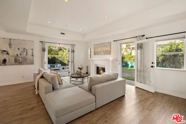 4224 Madison Avenue, Culver City CA: https://media.crmls.org/mediaz/0301c572-b071-4c07-8f9d-98454f69b9d5.jpg