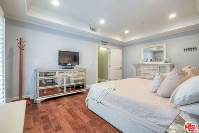11578 Iowa Avenue, Los Angeles CA: https://media.crmls.org/mediaz/030203f9-1256-402b-9ed9-2c391007ee96.jpg