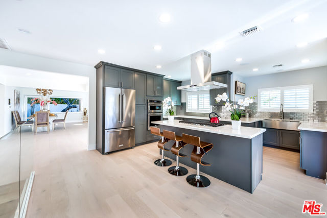 3490 Wonder View Place, Los Angeles CA: https://media.crmls.org/mediaz/0302128d-6996-42a4-b1ba-aed2c67c3317.jpg