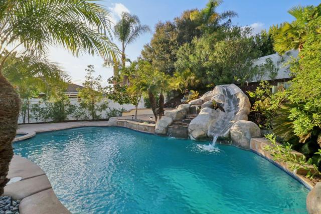 3140 Willow Creek Pl, Escondido CA: https://media.crmls.org/mediaz/03022bc0-9dce-426a-9214-6b4c91f158ba.jpg