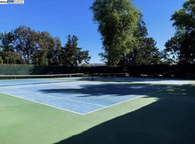 291 Tradewinds Dr, San Jose CA: https://media.crmls.org/mediaz/0302db81-d166-4f50-b51e-ac9f648a64c6.jpg