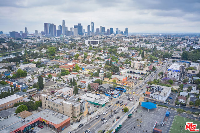 900 N Alvarado Street, Los Angeles CA: https://media.crmls.org/mediaz/0302dece-460f-43ae-b10a-d8598ddeee4d.jpg