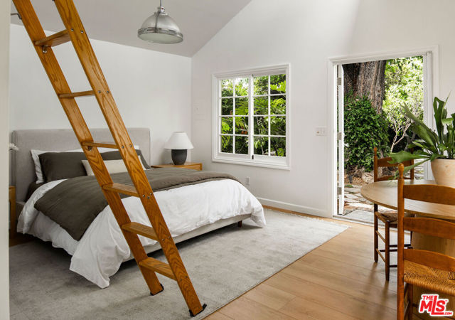 1402 N Benton Way, Los Angeles CA: https://media.crmls.org/mediaz/03032f09-d7a6-472a-8b8c-fcd2f8947ecb.jpg