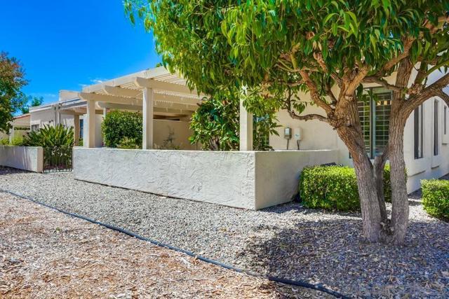 12894 Corte Arauco, San Diego CA: https://media.crmls.org/mediaz/0303341f-7c60-4282-bf2f-5e86cc69397f.jpg