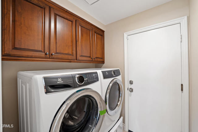 1347 La Culebra Circle, Camarillo CA: https://media.crmls.org/mediaz/03033434-8f9e-45de-939e-386bed3cb305.jpg
