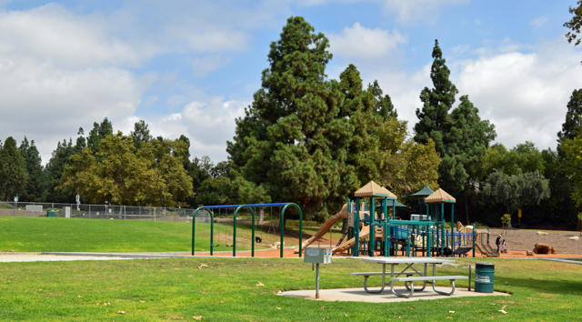2462 Rikkard Drive, Thousand Oaks CA: https://media.crmls.org/mediaz/03036a9b-5326-4af8-b791-9b52e70d91ad.jpg