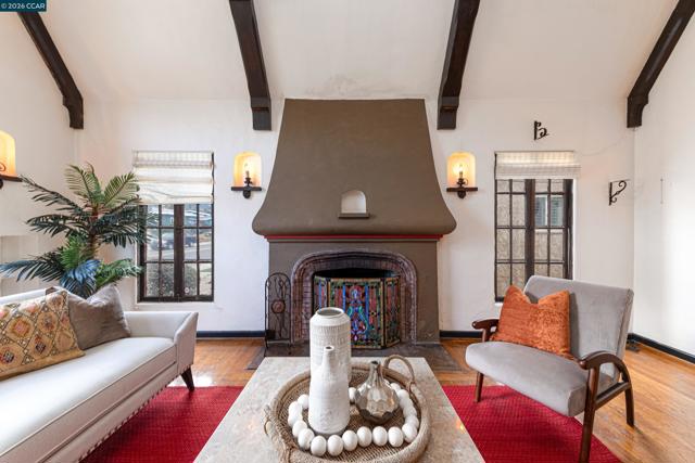 2600 55Th Ave, Oakland CA: https://media.crmls.org/mediaz/0304190d-a6ff-46d6-ab3c-69a72e94533c.jpg