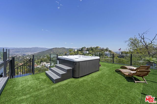 7308 Pacific View Drive, Los Angeles CA: https://media.crmls.org/mediaz/030434d8-b565-4f3e-9a11-cb7b3560c1c1.jpg