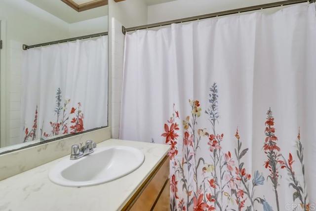 Detail Gallery Image 22 of 37 For 1762 Locust St #4,  San Diego,  CA 92106 - 2 Beds | 2/1 Baths