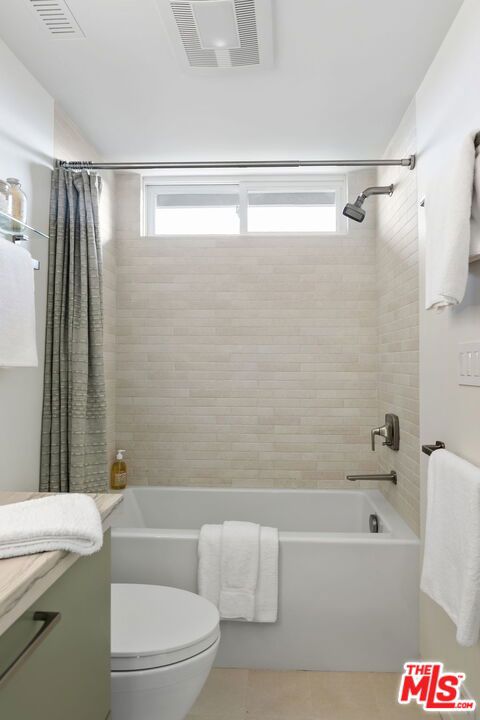 1305 Duende Lane, Pacific Palisades CA: https://media.crmls.org/mediaz/030513dd-3bb8-487d-a034-e38bbc66bc98.jpg