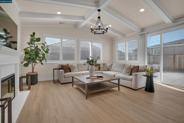 5498 Monte Vista Way, Antioch CA: https://media.crmls.org/mediaz/03052cbb-6584-4c7a-936c-c308ddaf507e.jpg