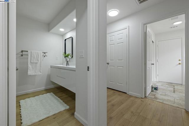 1023 Snowgoose Ln, Manteca CA: https://media.crmls.org/mediaz/03062621-fb15-4e24-b379-daf36b16bbb8.jpg