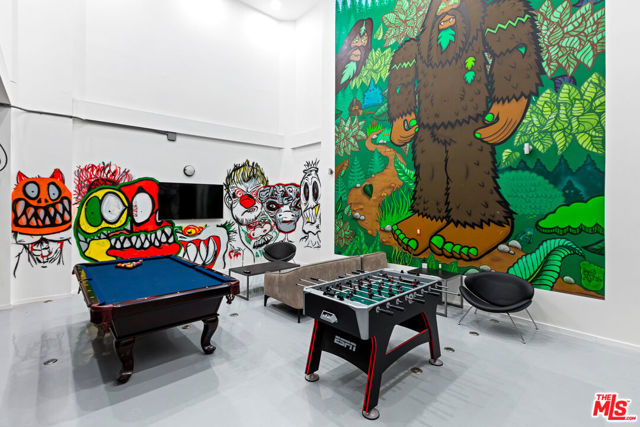 2738 Rinconia Drive, Los Angeles CA: https://media.crmls.org/mediaz/03069acf-5531-4871-8eec-35dff95b9451.jpg