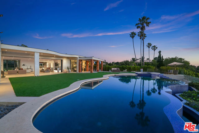 455 Castle Place, Beverly Hills CA: https://media.crmls.org/mediaz/0306f6ab-e1e4-4690-b7a3-c046a7af95c1.jpg