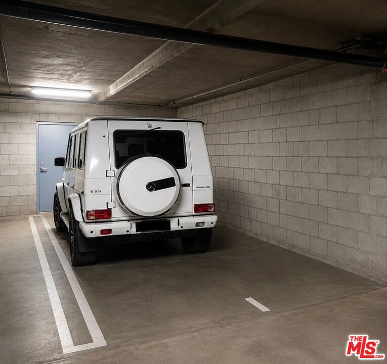 https://media.crmls.org/mediaz/03071949-d3c4-4685-92c8-6806be2d99f2.jpg?preset=X-Large