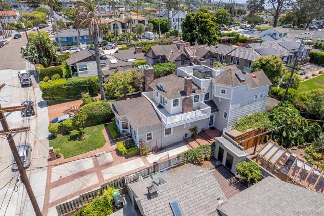 7824 Exchange Pl, La Jolla CA: https://media.crmls.org/mediaz/0307470a-80b7-4b1f-958f-c7a11131bd3c.jpg