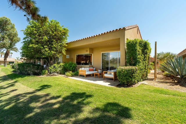 28 La Costa Drive, Rancho Mirage CA: https://media.crmls.org/mediaz/03085b44-7f43-4daf-aad9-1b58cbe23adb.jpg