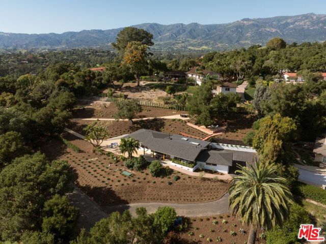 1060 Monte Drive, Santa Barbara CA: https://media.crmls.org/mediaz/03087249-99c1-4406-92ec-e52274048dcb.jpg