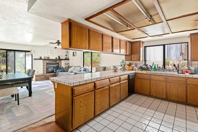 Detail Gallery Image 3 of 22 For 639 Starstone Dr, San Marcos,  CA 92078 - 3 Beds | 2 Baths