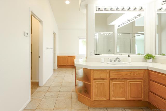 641 Serrano Ln, Chula Vista CA: https://media.crmls.org/mediaz/03092c37-da26-44b1-9f33-58b023ec6952.jpg