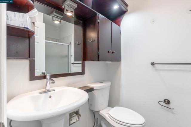 2345 Paloma Ct, Pinole CA: https://media.crmls.org/mediaz/0309818e-b563-4f49-92b9-21d2c7452ec7.jpg