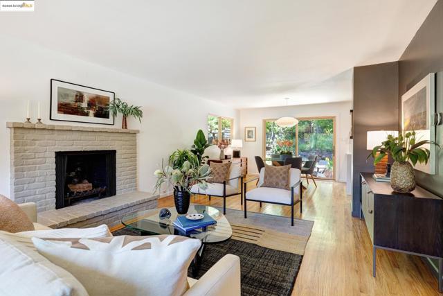 5801 Balboa Dr, Oakland CA: https://media.crmls.org/mediaz/030987a6-1a8a-4d50-b5cd-6194083a4c19.jpg