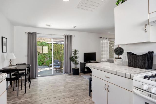 52775 Avenida Bermudas, La Quinta CA: https://media.crmls.org/mediaz/030a2335-6df3-4866-ae00-b589bb013e37.jpg