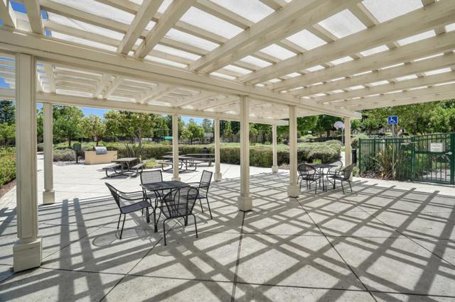 2555 Muirfield Way, Gilroy CA: https://media.crmls.org/mediaz/030a597e-07eb-4bd2-bf29-8720050ba089.jpg