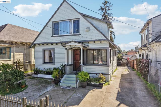 2514 21St Ave, Oakland CA: https://media.crmls.org/mediaz/030a635b-1649-43d5-9dff-690893ba4035.jpg