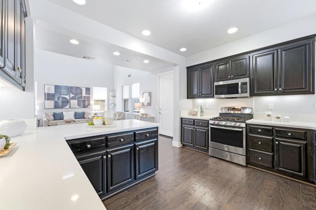 https://media.crmls.org/mediaz/030a66e2-287d-48b2-9afe-43b730168312.jpg?preset=X-Large