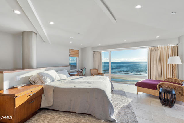 2956 Solimar Beach Drive Drive, Ventura CA: https://media.crmls.org/mediaz/030a858d-4c16-472c-ab14-2e3e8f3e0a9c.jpg
