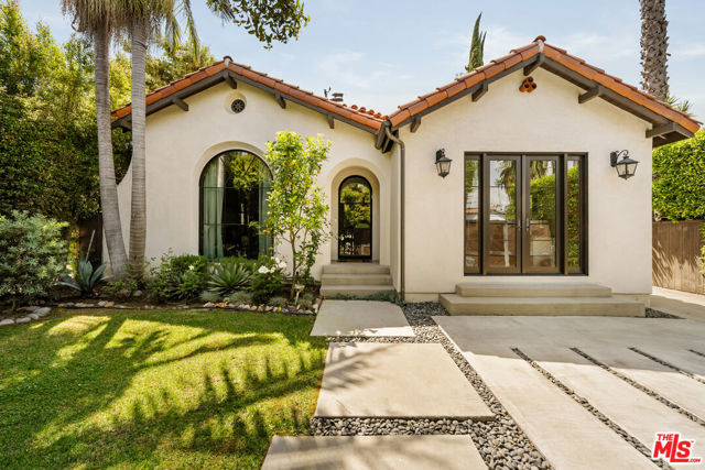 459 N Crescent Heights Boulevard, Los Angeles CA: https://media.crmls.org/mediaz/030ac47e-f91a-44e3-920e-7c21589ac475.jpg