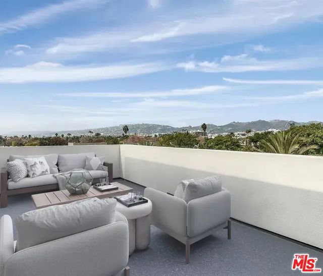 6535 Melrose Avenue, Los Angeles CA: https://media.crmls.org/mediaz/030b5a59-cf32-4aad-baa8-a2d60138a93f.jpg