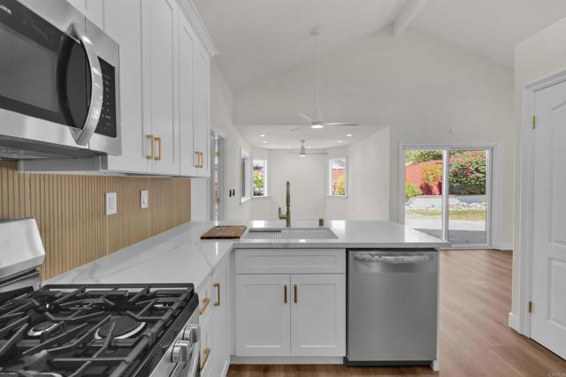718 Lockwood Place, Oceanside CA: https://media.crmls.org/mediaz/030b72bb-583d-45c6-9399-eb57bec9ae77.jpg