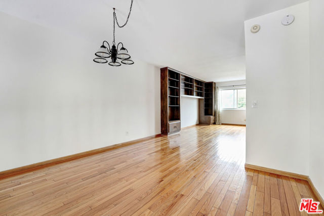6232 Nita Avenue, Woodland Hills CA: https://media.crmls.org/mediaz/030c0b30-14ee-49dc-b2d7-fa796429daab.jpg