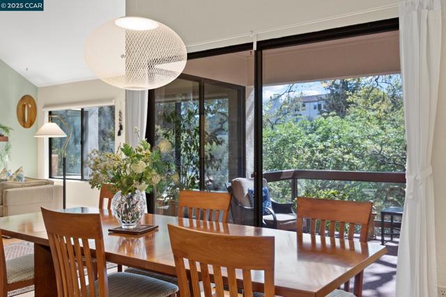 3800 Terra Granada Dr, Walnut Creek CA: https://media.crmls.org/mediaz/030c5153-0f97-4680-aa37-322094afded5.jpg