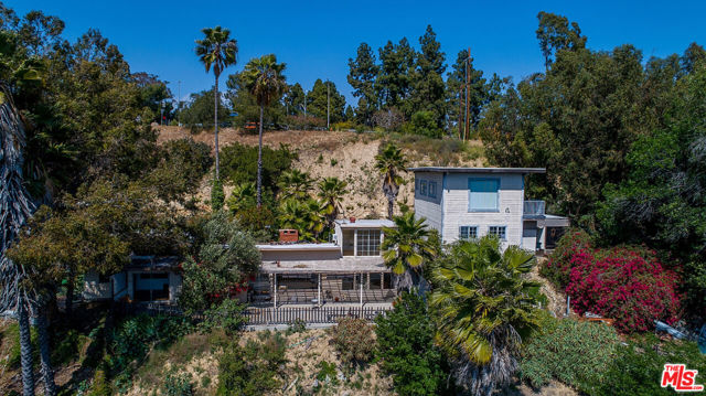3197 Benedict Canyon Drive photo 3