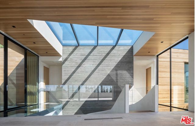 Image 1 of 12 For 1520 Carla