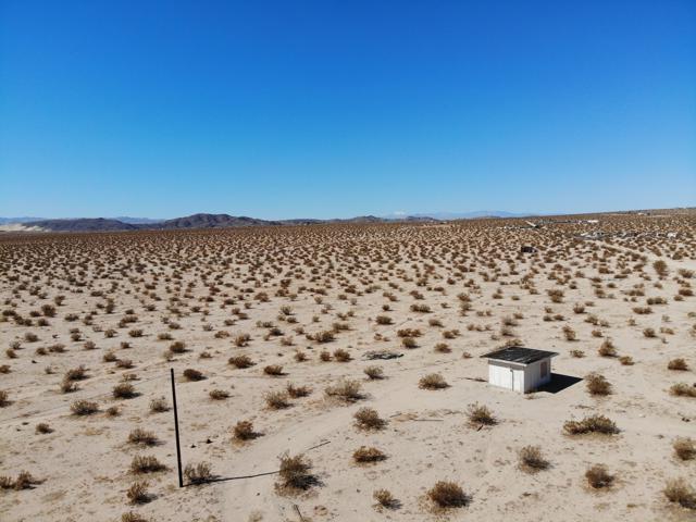 2424 Maize Road, 29 Palms CA: https://media.crmls.org/mediaz/030db6a7-bf6f-48f8-b71f-930f679f2d1b.jpg