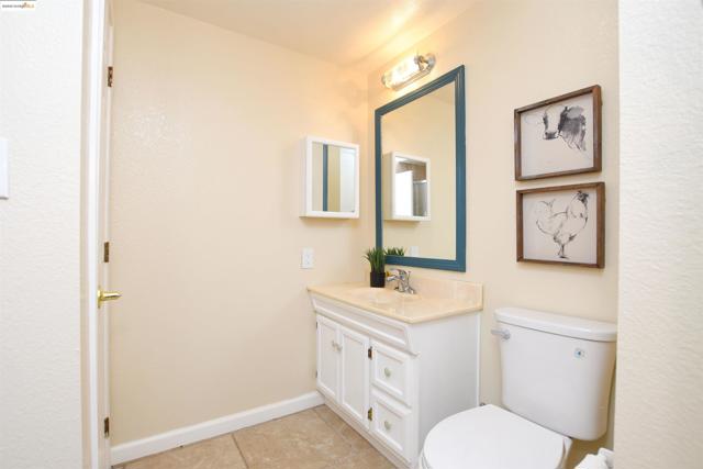 4985 Bixler Road, Byron CA: https://media.crmls.org/mediaz/030e72f8-af6c-40a8-bc32-410ba8ff4cb8.jpg