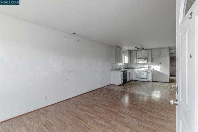 813 Grant St, Vallejo CA: https://media.crmls.org/mediaz/030fc40d-093a-4191-a523-875773664bcc.jpg