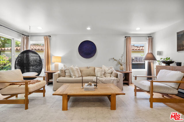 3775 Ashwood Avenue, Los Angeles CA: https://media.crmls.org/mediaz/03107a50-76f7-4cd2-bfc3-10b0994cd468.jpg
